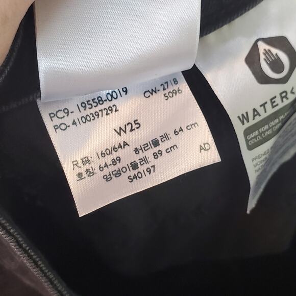 Levi's Flattering Soft Black Crop 711 Skinny Jeans ~Streetwear Flattering Casual - Picture 12 of 12